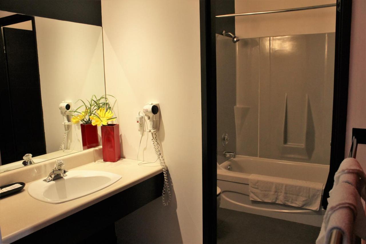 Motel Du Canton Valcourt エクステリア 写真